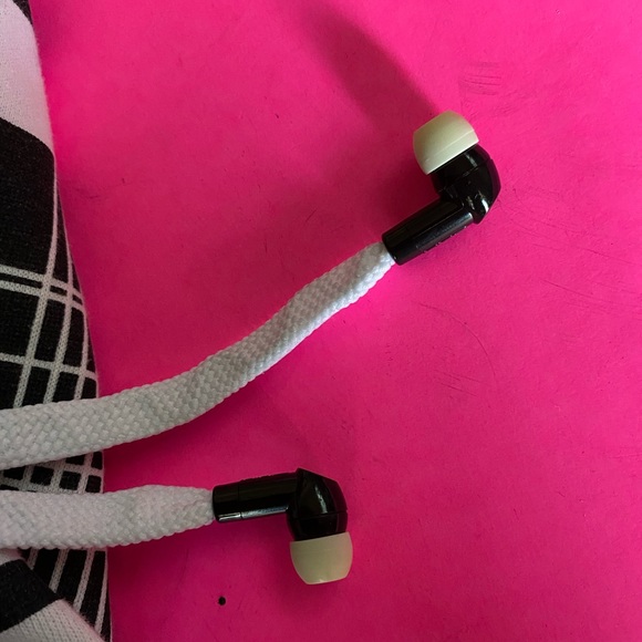 Hoodie Buddies hoodie with earbuds - Picture 7 of 11